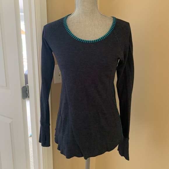 Lululemon reversible top size. 4 - Picture 1 of 6